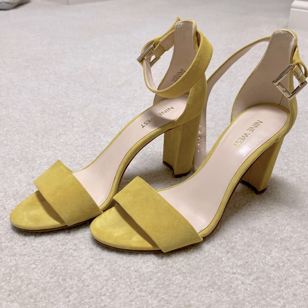 Nine West Pruce Yellow adjustable buckle Ankle Strap Block Heel Sandals size 7